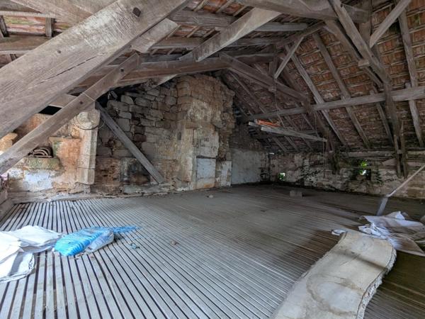 Bâtiment ancien en pierre à restaurer – secteur Figeac / Cardaillac