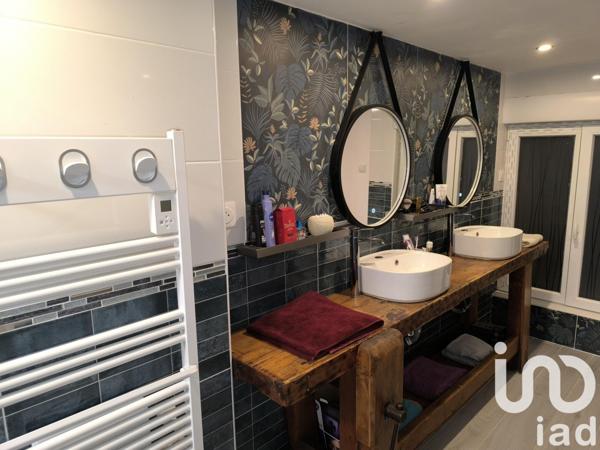 Maison de campagne 9 pièces de 168 m² à Neuvic (24190)