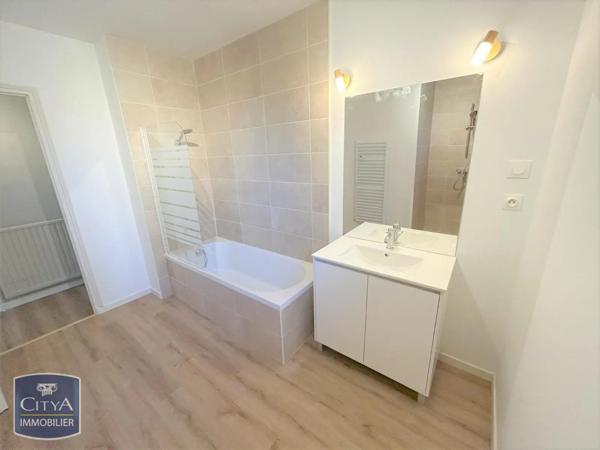 Maison à louer 4 pièces 80m² Bruyères-et-Montbérault (02860)