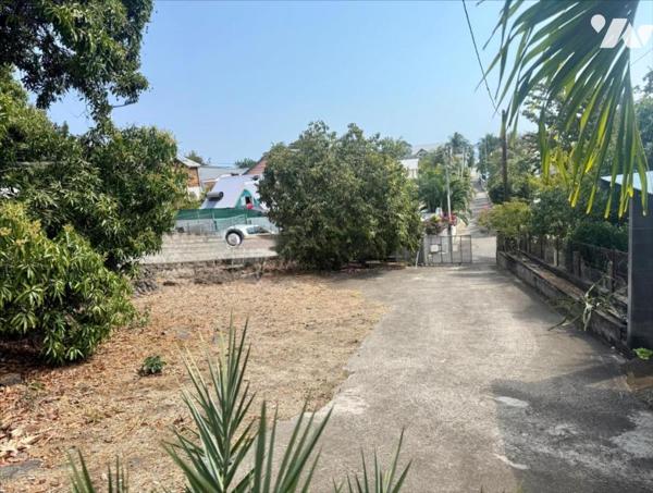 Terrain exceptionnel en hyper centre-ville de Saint-Leu