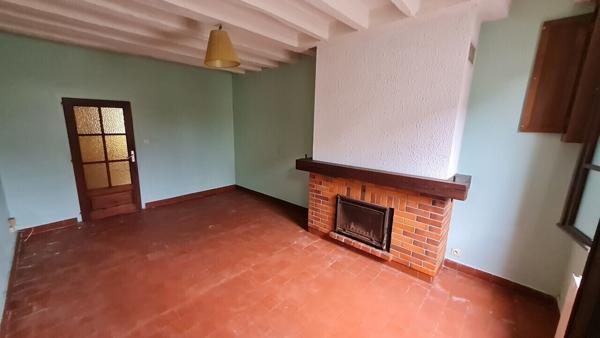 Plain-pied de ville: 77 m², séjour, cuis, 2 ch, salle d’eau,dép /135m²