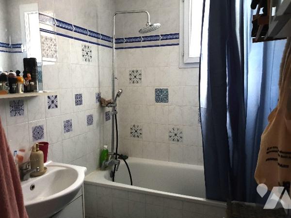 STMAUR. L'Exil,villa 76m²,cuis.sjr,3ch,gge,terr.622m².Prix:240000euros.Contact:Mme MANEVAL0689163354