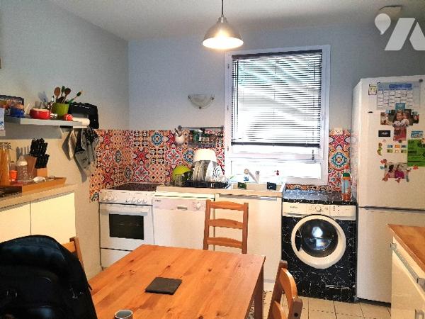 STMAUR. L'Exil,villa 76m²,cuis.sjr,3ch,gge,terr.622m².Prix:240000euros.Contact:Mme MANEVAL0689163354