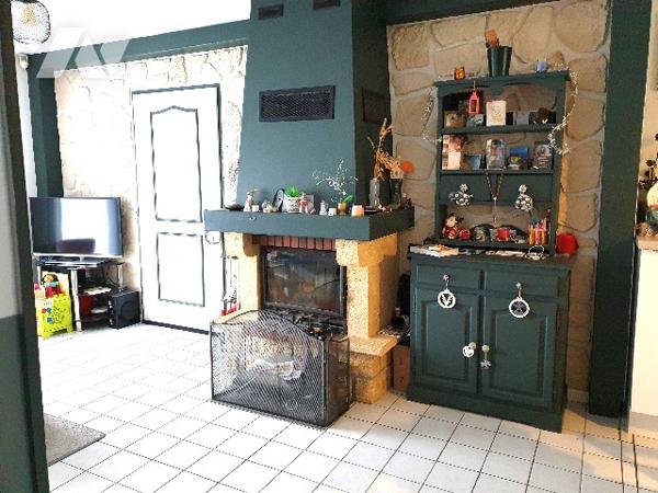 STMAUR. L'Exil,villa 76m²,cuis.sjr,3ch,gge,terr.622m².Prix:240000euros.Contact:Mme MANEVAL0689163354