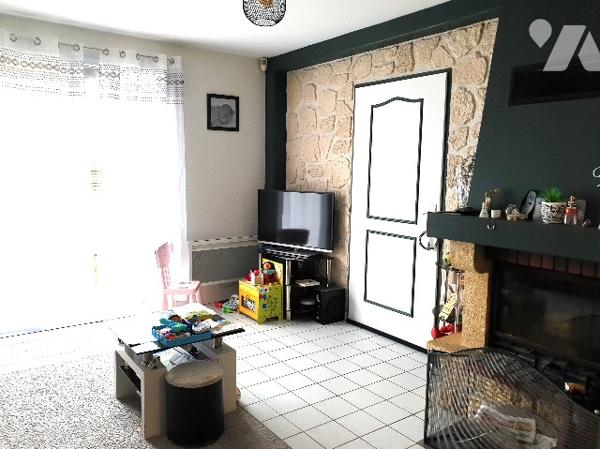 STMAUR. L'Exil,villa 76m²,cuis.sjr,3ch,gge,terr.622m².Prix:240000euros.Contact:Mme MANEVAL0689163354