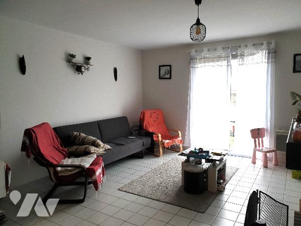 STMAUR. L'Exil,villa 76m²,cuis.sjr,3ch,gge,terr.622m².Prix:240000euros.Contact:Mme MANEVAL0689163354