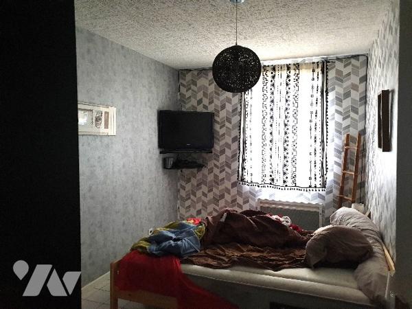 STMAUR. L'Exil,villa 76m²,cuis.sjr,3ch,gge,terr.622m².Prix:240000euros.Contact:Mme MANEVAL0689163354