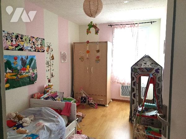 STMAUR. L'Exil,villa 76m²,cuis.sjr,3ch,gge,terr.622m².Prix:240000euros.Contact:Mme MANEVAL0689163354