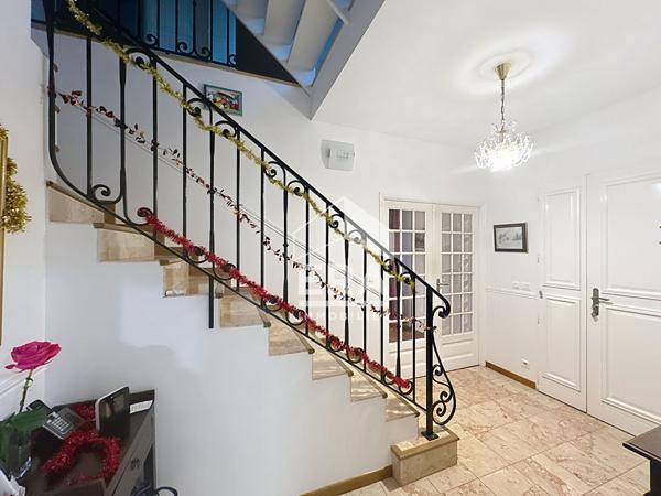 Villa Eragny 8 pièces 238 m2