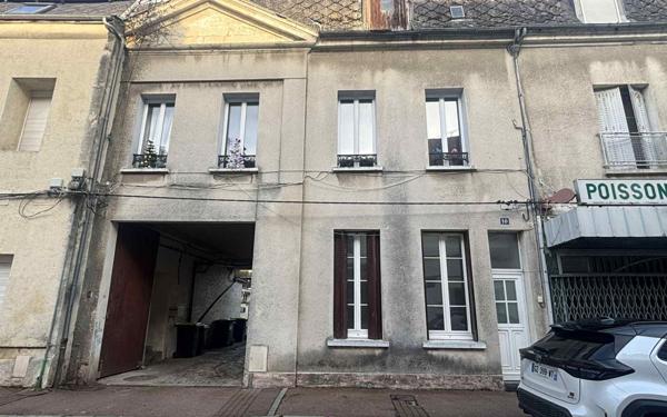 Immeuble à vendre    2 pièces •  La Fère