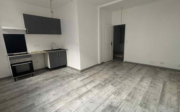 Immeuble à vendre    2 pièces •  La Fère