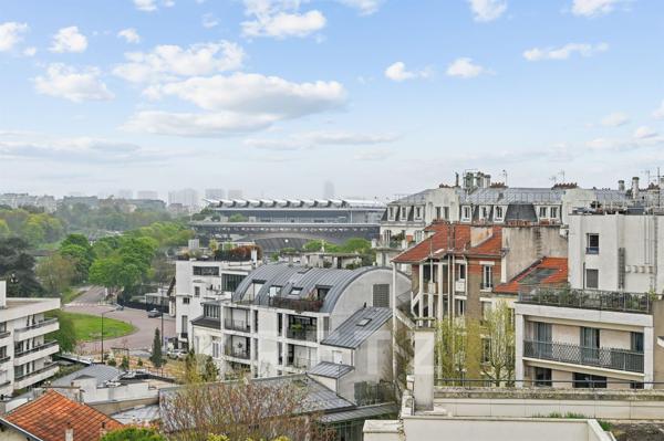 RARE - Denier étage - Vue dégagée - 2 pièces en très bon état