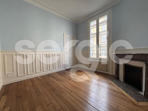 Location 4 Pieces 87 51100 Reims 26 1528 01 0003