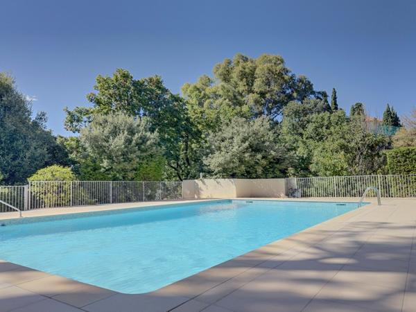 Saint-Raphaël (83700) Saint Raphaël : appartement 2 pièces + une grande mezzanine avec terrasse, garage et place de parking privativ