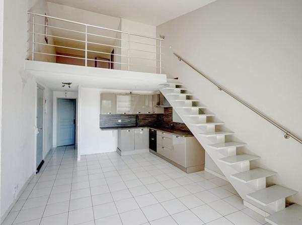 Saint-Raphaël (83700) Saint Raphaël : appartement 2 pièces + une grande mezzanine avec terrasse, garage et place de parking privativ