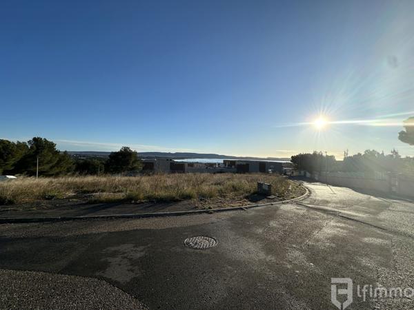 Terrain Constructible à Vendre – Vue sur les Étangs