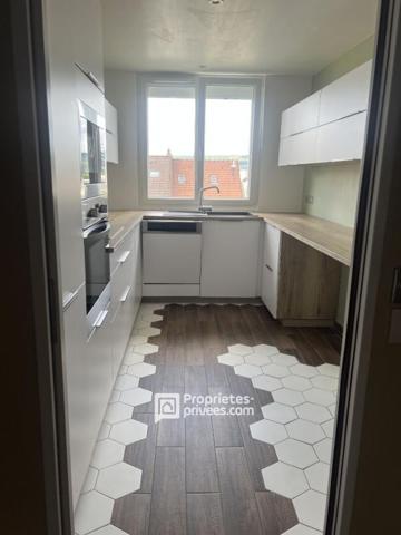 Épernay - Superbe T3 rénové , garage, parking et vue sur le parc de la résidence