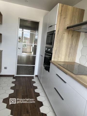 Épernay - Superbe T3 rénové , garage, parking et vue sur le parc de la résidence