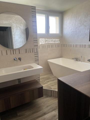 Épernay - Superbe T3 rénové , garage, parking et vue sur le parc de la résidence