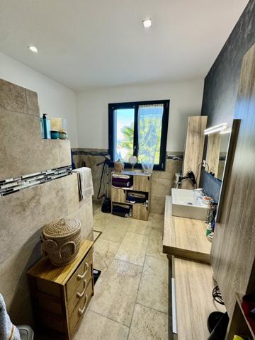 Villa contemporaine 203 m2 avec piscine et garage