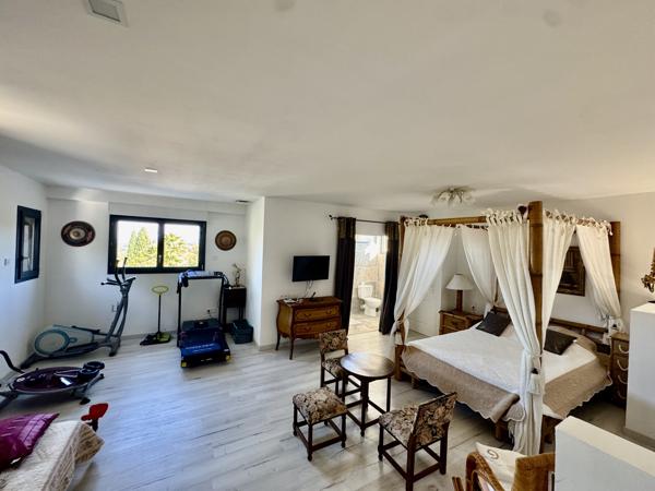 Villa contemporaine 203 m2 avec piscine et garage