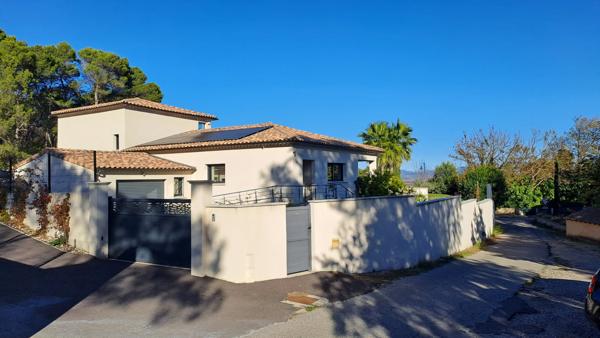 Villa contemporaine 203 m2 avec piscine et garage