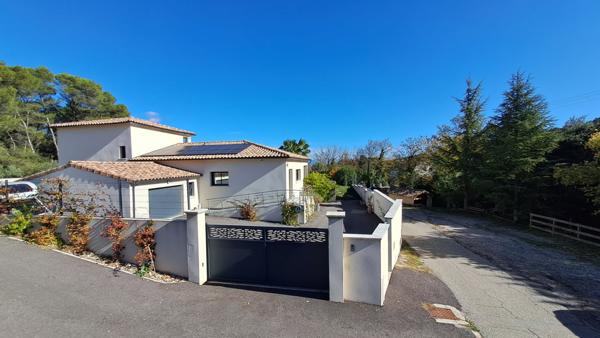 Villa contemporaine 203 m2 avec piscine et garage