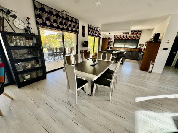 Villa contemporaine 203 m2 avec piscine et garage