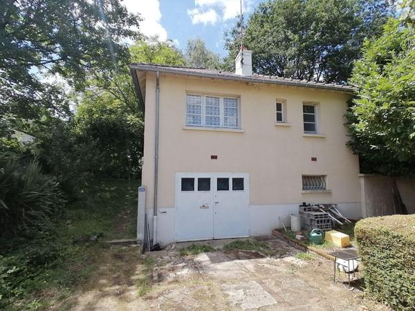 Etude de BRUZ - en sortie d'agglomération à 800 m du centre-ville - maison indépendante à rénov...