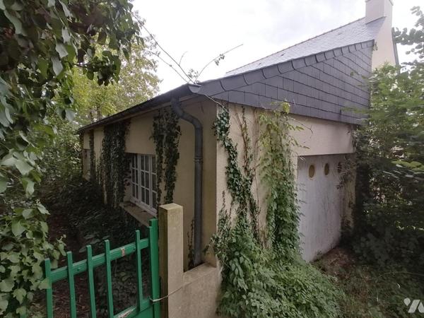 Etude de BRUZ - en sortie d'agglomération à 800 m du centre-ville - maison indépendante à rénov...