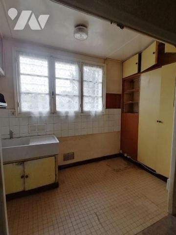 Etude de BRUZ - en sortie d'agglomération à 800 m du centre-ville - maison indépendante à rénov...