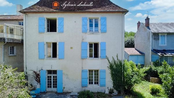 Coup de cœur au Bugue : bâtisse de 330 m² avec jardin !