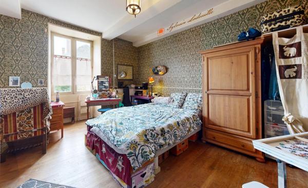 Coup de cœur au Bugue : bâtisse de 330 m² avec jardin !