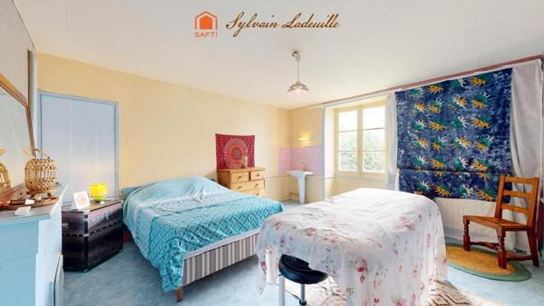 Coup de cœur au Bugue : bâtisse de 330 m² avec jardin !