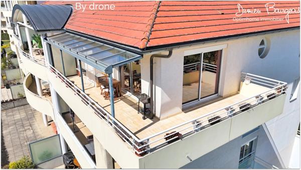 Superbe appartement en attique T6 en duplex de 155 m² avec terrasse panoramique, vue Mont-Blanc, 2 garages fermés et cave