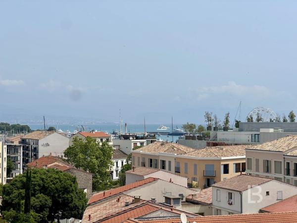 Exceptionnel au coeur d'Antibes 4 pièces avec vue mer