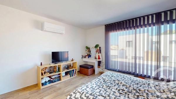 Maison à vendre  9 pièces - 340 m 2   GIGNAC  - 34