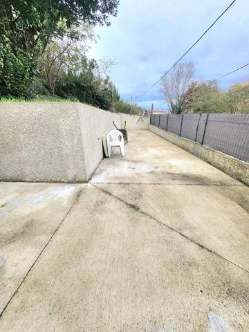 GRANDE MAISON DE VILLE AVEC TERRAIN