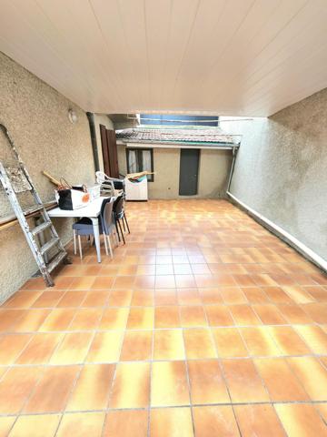 GRANDE MAISON DE VILLE AVEC TERRAIN