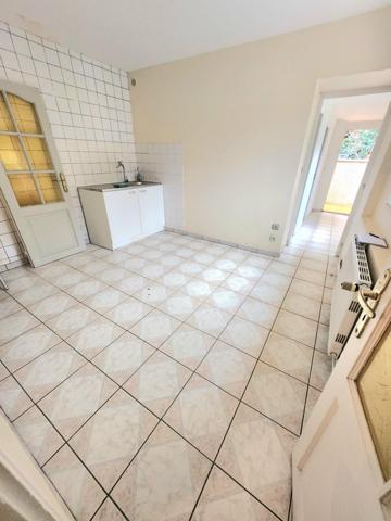 GRANDE MAISON DE VILLE AVEC TERRAIN