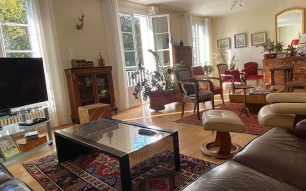 Appartement à vendre    7 pièces • 259,66 m2 Rochefort