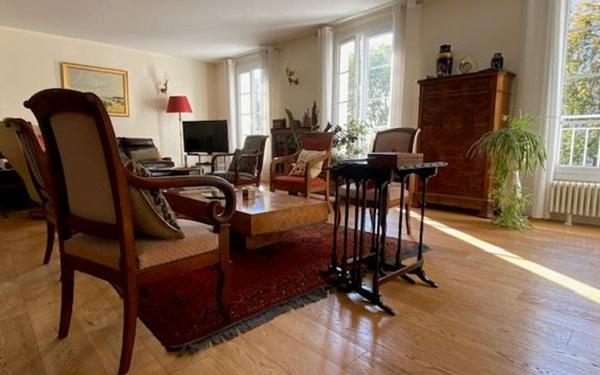 Appartement à vendre    7 pièces • 259,66 m2 Rochefort