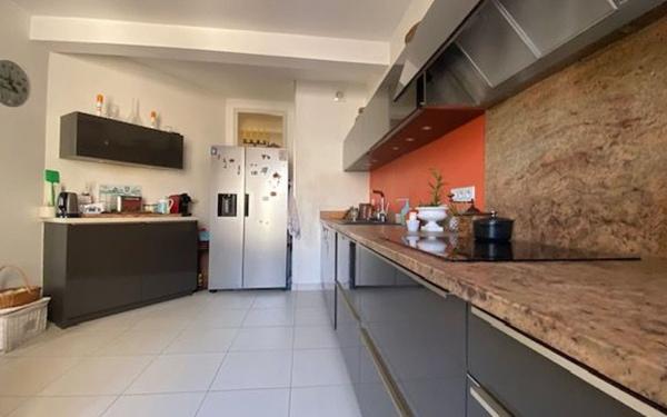 Appartement à vendre    7 pièces • 259,66 m2 Rochefort