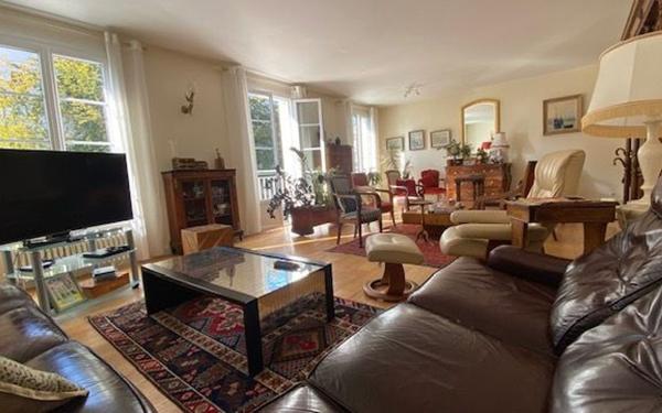 Appartement à vendre    7 pièces • 259,66 m2 Rochefort