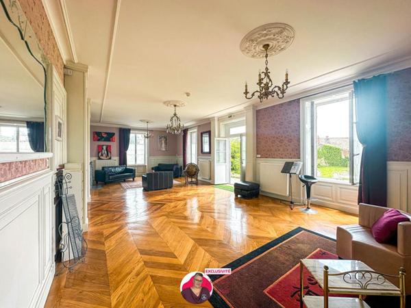 Hôtel particulier 23 pièces 868 m2 sur parcelle 3000 m² et dépendances