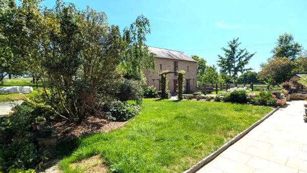 ACHAT/VENTE COSSE LE VIVIEN Longère rénovée 185 m2