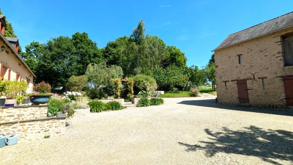 ACHAT/VENTE COSSE LE VIVIEN Longère rénovée 185 m2