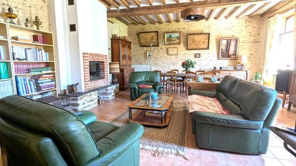 ACHAT/VENTE COSSE LE VIVIEN Longère rénovée 185 m2