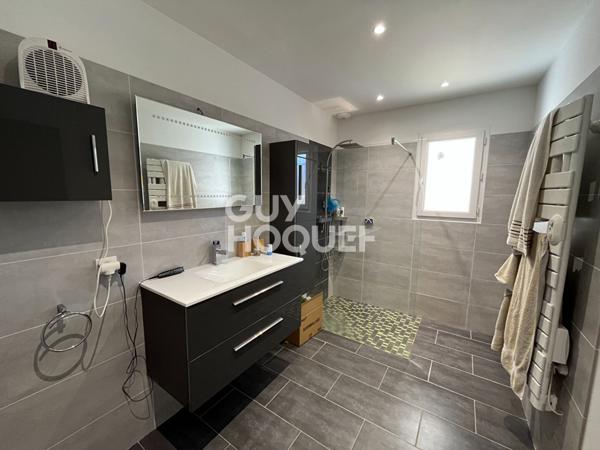 MAISON PLAIN PIED JARDIN PISCINE