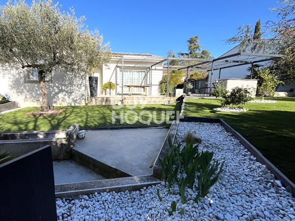 MAISON PLAIN PIED JARDIN PISCINE